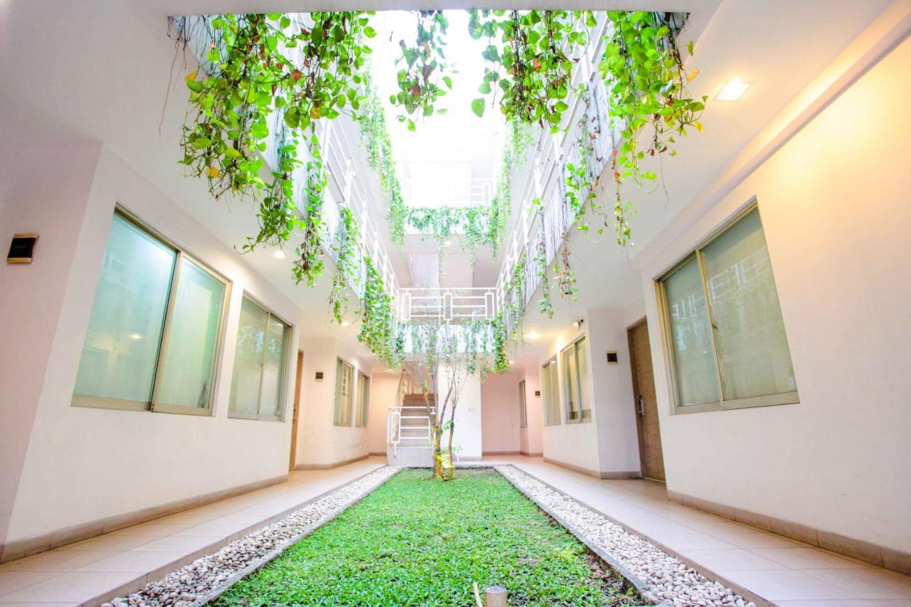 Legreen Suite Pejompongan Yakarta Exterior foto